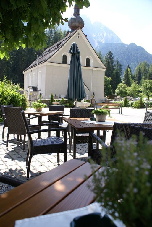 Hotel Zum Goldenen Loewen Biberwier Exterior foto