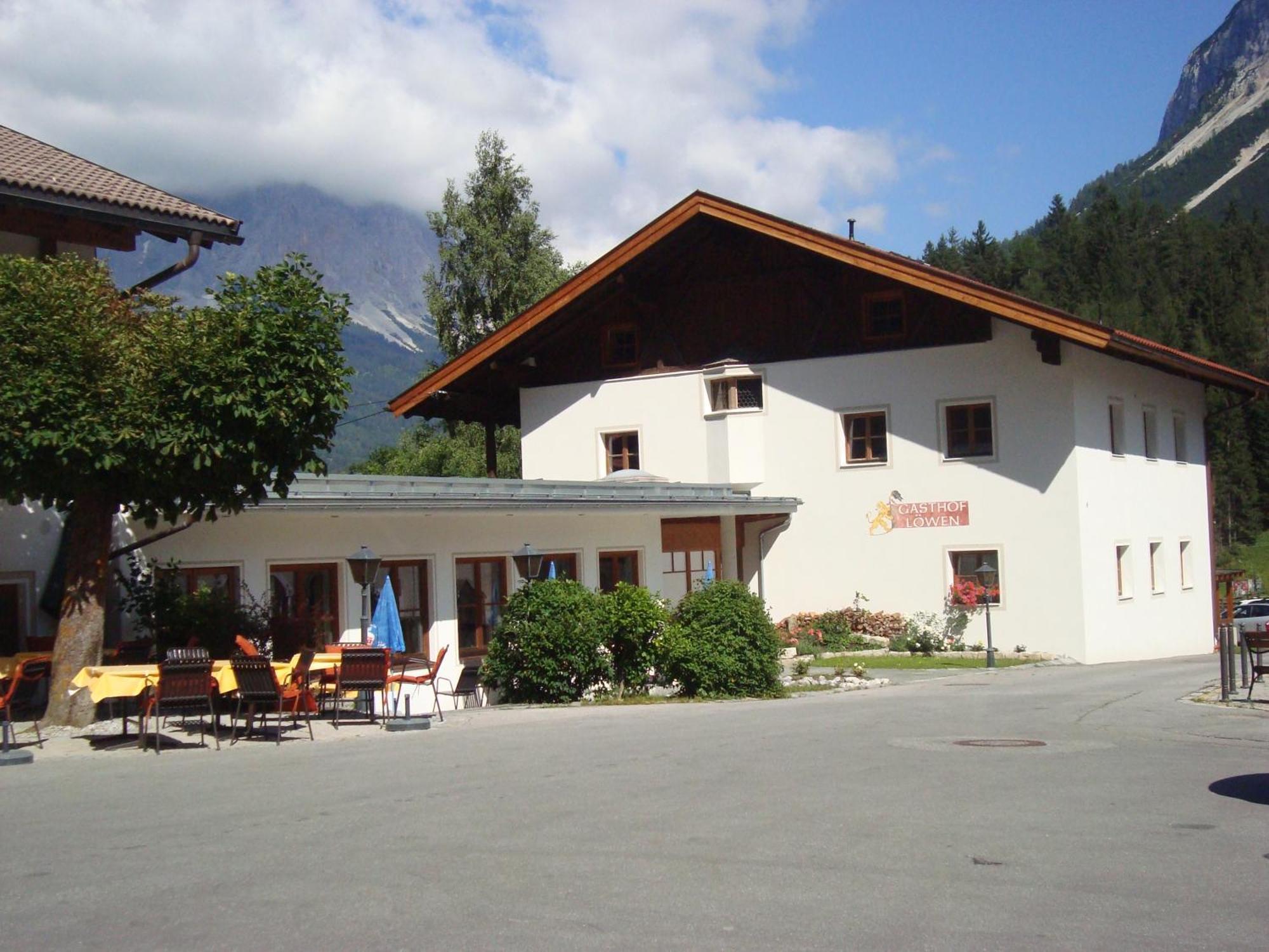 Hotel Zum Goldenen Loewen Biberwier Exterior foto
